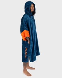 *MALE* in studio wearing Dryrobe® Zip towel (blue orange)