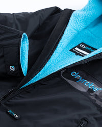 Close up of zip on Black Blue Camo dryrobe® Advance REMIX range