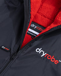 *MALE* Close up of zip on Black Red dryrobe® Advance Long Sleeve