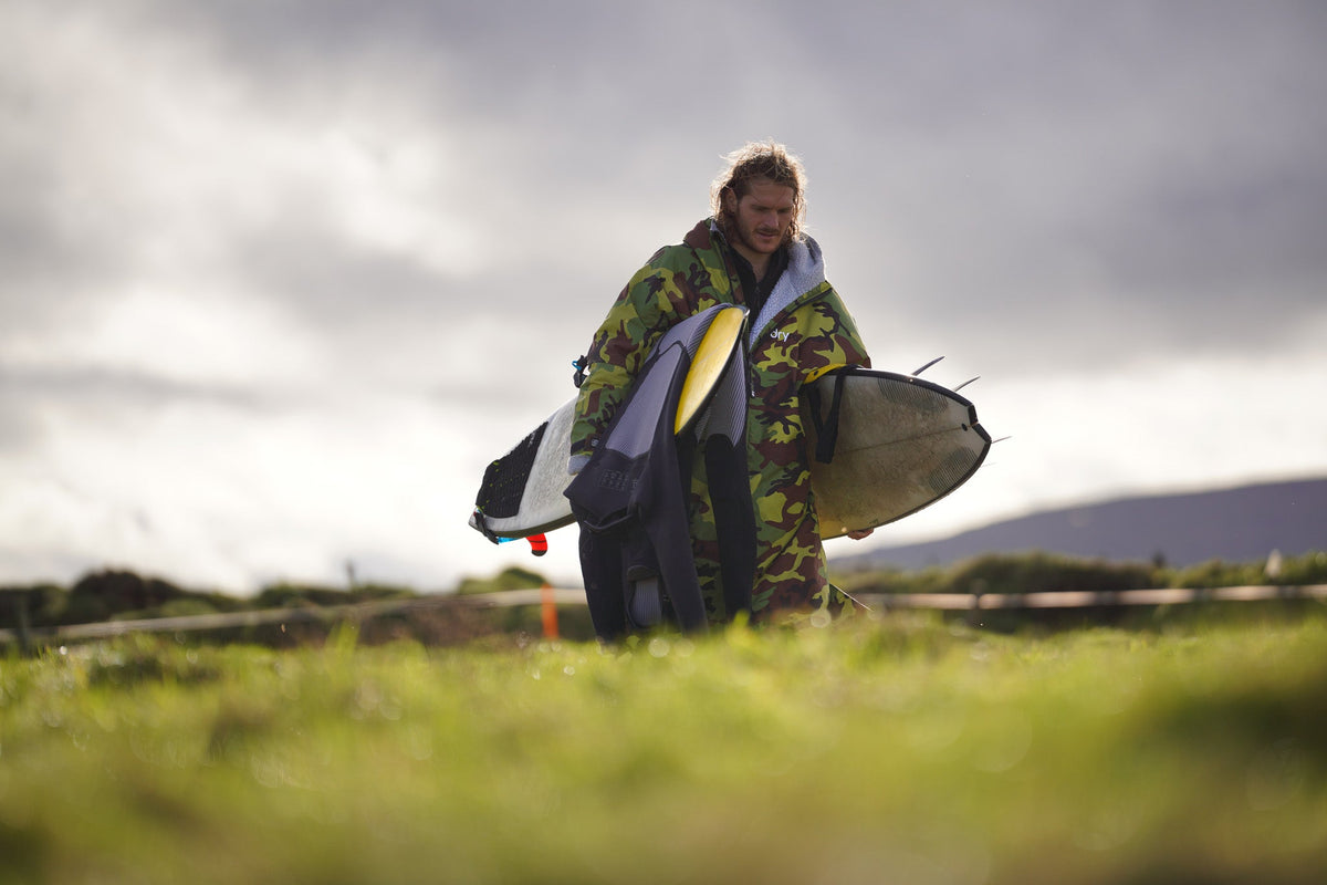 Chasing Emerald Waves - Taz Knight – Dryrobe® Europe