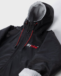 Close up of dryrobe® Adapt drawcord adjustable, fleece-lined hood