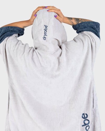 Adult female in studio wearing Dryrobe® Zip towel (nimbus cloud)