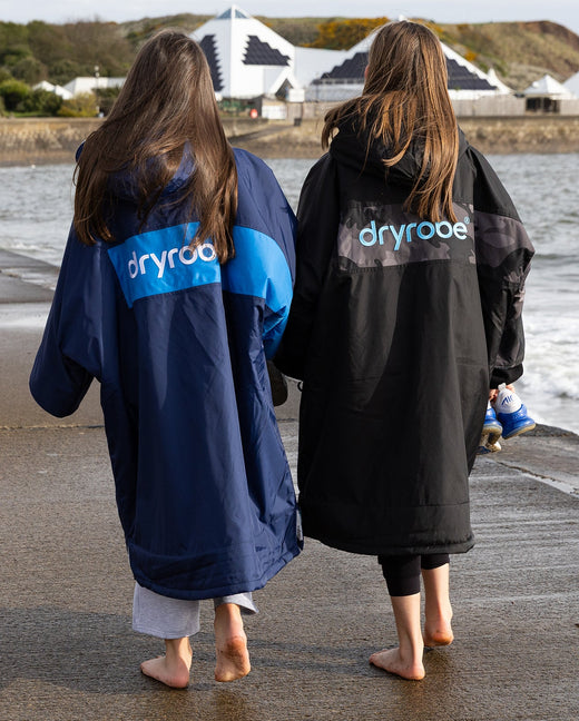 Dryrobe Advance Sleeveless – Parka De Bain Noir Et Bleu – Robe Sèche Neuve
