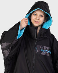 Kids Dryrobe® black blue remix in studio