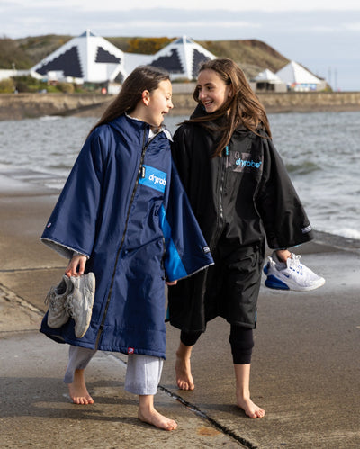 Kids navy cobalt Dryrobe® remix by the sea
