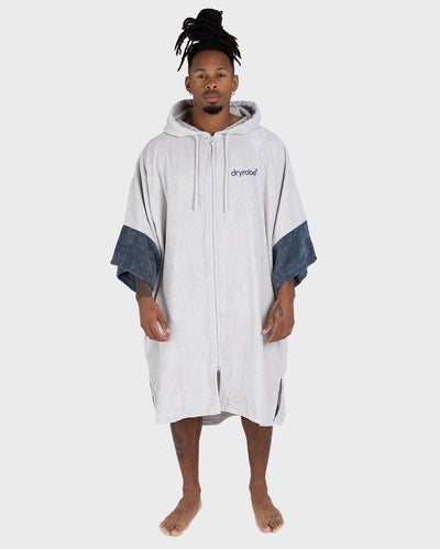 *MALE* in studio wearing Dryrobe® Zip towel (nimbus cloud)