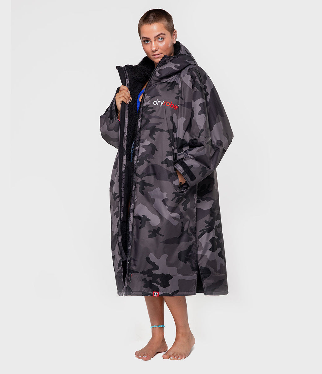 dryrobe® - The ultimate outdoor changing robe – Dryrobe® Europe
