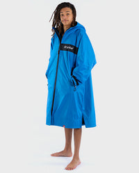 Man wearing Cobalt Blue Black dryrobe® Advance Long Sleeve REMIX Range, zipped up