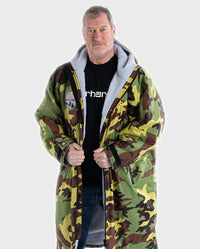 Man wearing Red Bull Hardline dryrobe® Advance Long Sleeve