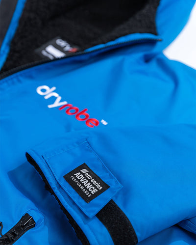 Dryrobe Advance Changing Robe à manches longues - Marine/Gris en M - Sport & Plein air Dryrobe Advance Changing Robe à manches longues - Marine/Gris en M - Sport & Plein air