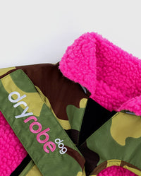 Close up of collar on Camo Pink dryrobe® Dog