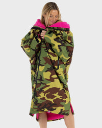 Woman wearing Camo Pink dryrobe® Advance Long Sleeve 