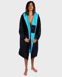 *MALE* wearing unzipped Black Blue dryrobe® Advance Long sleeve