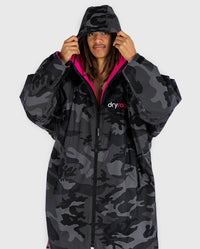 *MALE* wearing Black Camo Pink dryrobe® Advance Long Sleeve with hood up