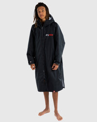 *MALE* wearing Black Grey dryrobe® Advance Long Sleeve