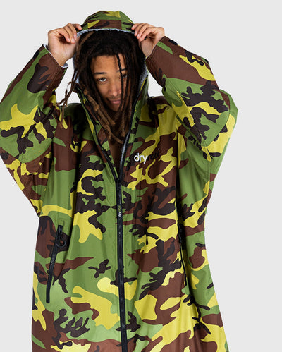 *MALE* wearing Camo Grey dryrobe¬Æ Advance with hood up