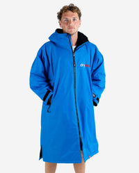 *MALE* wearing Cobalt Blue Black dryrobe® Advance Long Sleeve, zipped up